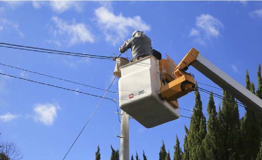 架空線方式による電気の引き込み